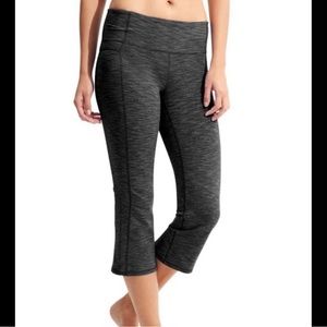 ATHLETA Energy Power Up Capri Pants Space Dye Gray Black Crop Cropped Knit